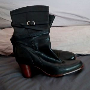 Ugg heels, very classy and beautiful.